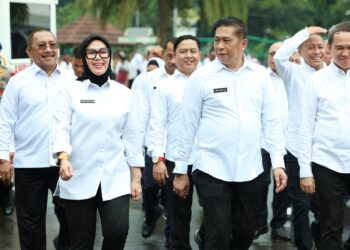 Meskipun Hujan Gerimis, Bupati Barru Terpilih Andi Ina dan Wabup Abustan Tetap Semangat Gladi Bersih