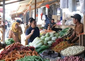 Jaga Stabilitas Stok dan Harga Pangan. Menjelang Ramadan, Wawali Hermanto Kunjungi Pasar Lakessi Parepare