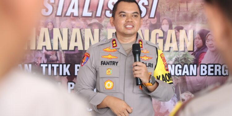 Kapolres Sidrap, AKBP Fantry Taherong memberikan arahan dan petunjuk kepada seluruh Bhabinkamtibmas