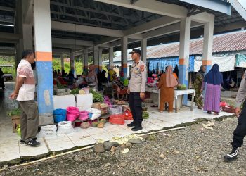 Kapolsek Pitu Riase Sambangi Pasar Barukku di Pertengahan Ramadhan