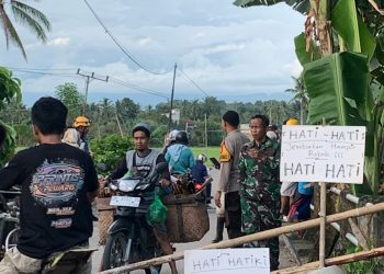 Protes Keras Jembatan Rusak, Warga Blokade Jalan Poros Batulappa Pinrang