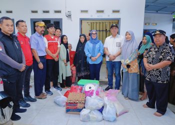 Korban Kebakaran di Barru. Bupati Andi Ina Menyampaikan Doa dan Serahkan Bantuan