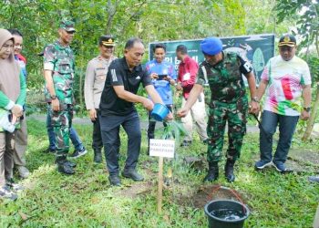 Sekdako Parepare Ikut Tanam 1.500 Bibit dalam Peringatan Hari Bumi 2025
