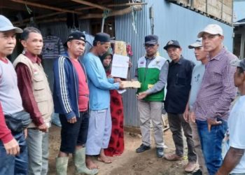 Muallaf yang Rumahnya Tidak Layak Huni, Menerima Bantuan dari BAZNAS Enrekang