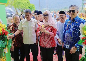 Bupati Barru dan Wabup Hadiri Peresmian Masjid Baitul Izzah. Andi Ina : Masjid Juga Simbol Kebersamaan