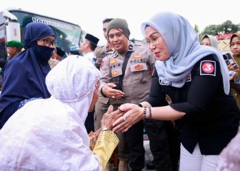 Sambut Kepulangan Jamaah Haji Barru, Bupati Andi Ina Senyum Hangat
