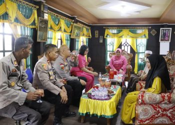 Kapolres Pinrang Bersama Ketua Bhayangkari Anjangsana, Wujud Kepedulian di Momen HUT Bhayangkara ke-79