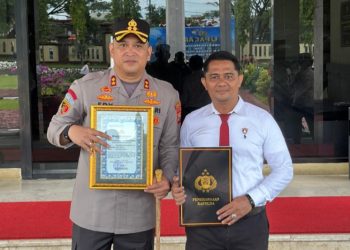 Berhasil Mengungkap Kasus Menonjol, Kapolda Sulsel Beri Penghargaan Kapolres Pinrang