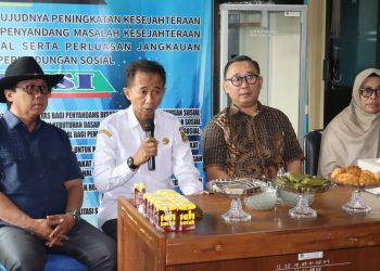 Atensi Disalurkan, Disabilitas Sidrap Terima Kursi Roda dan Alat Bantu Dengar