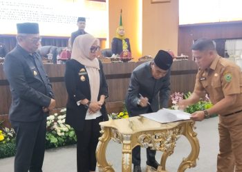 Paripurna DPRD dan Pemda Barru, Pendapat Akhir Fraksi dan MoU APBD Tahun 2024