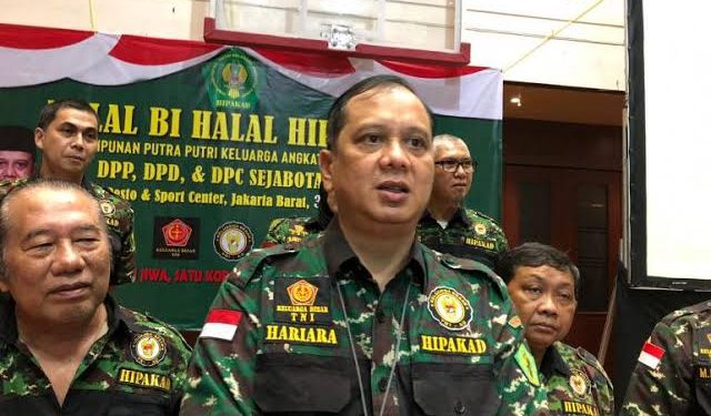 Ketua Umum HIPAKAD Hariara Tambunan (Tengah), Ketua OKK Johanis Ratag dan Sekjen M.Agus Miftah (Kanan)