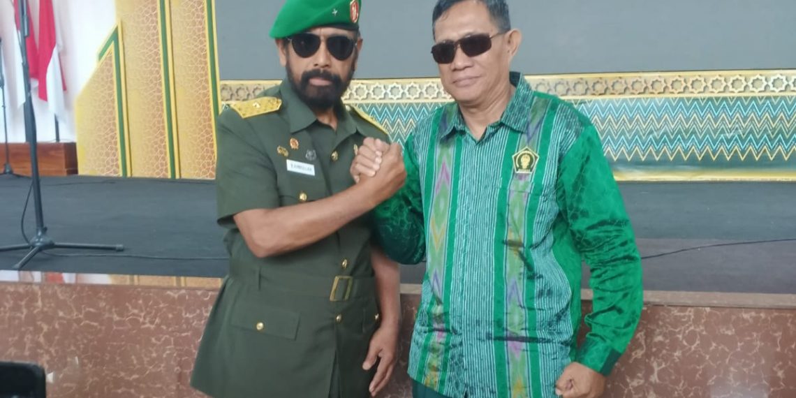 Brigjen TNI (Purn) H.Andi Baso Amirullah (Ketua DPD PPAD Prov Sulsel) bersama Wartawan MERPOS Marno Pawessai