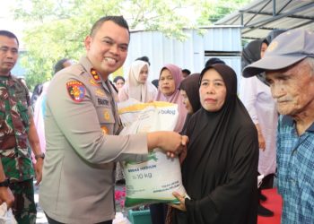 Pastikan Tepat Sasaran, Kapolres Sidrap Hadiri Penyaluran Bantuan Beras Kepada Warga