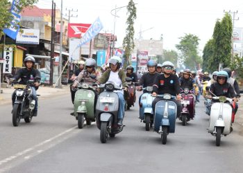 Pawai Kemerdekaan Komunitas Vespa Semarakkan HUT ke-80 RI di Sidrap