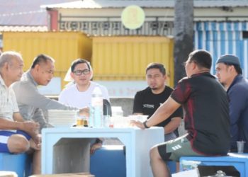 Serap Aspirasi di Kawasan Pantaiku, Wali Kota Parepare Berenang Bersama Warga