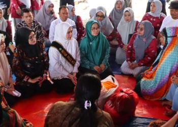 Bunda PAUD Parepare Serahkan Bantuan untuk Korban Kebakaran di Bukit Indah