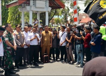 Bupati Dampingi Aksi Unjuk Aliansi Mahasiswa dan Masyarakat, Komitmen Kawal Aspirasi Hingga Pusat