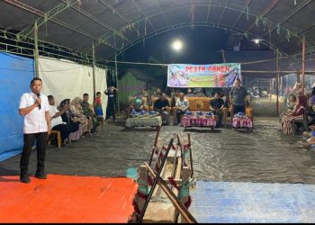 Warga Padangloang Alau Rayakan Tradisi Mappadendang Bersama Bupati Sidrap