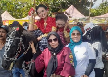 Harmoni Budaya dan Keagamaan. Sayyang Pattudu, di Ujung Lero. Mbak Jumirah dan Mas Parjo Sentuh Pengunjung