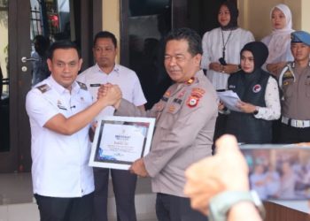 Wali Kota Parepare Berikan Penghargaan kepada Kapolsek KPN dan Kasat Narkoba