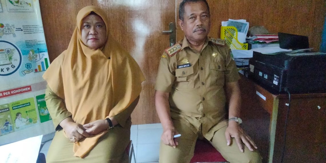 Kadis Ketahanan Pangan Drs.Abdu, M.Si di dampingi PLH Bidang Konsumsi dan Keamanan Pangan, Jusnani, S.Sos