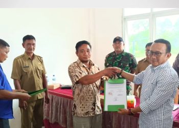 Pesan Wabup Hermanus Saat Serahkan Perahu Ketinting Kepada Kelompok Masyarakat Nunukan