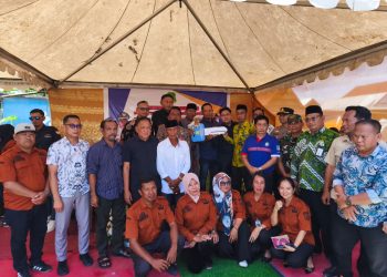 Warga Tellu Limpoe Senang! Bupati Datang Serahkan Truk Sampah Baru