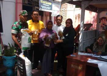 Penyaluran Bantuan Beras dan Minyak Kelapa di Kelurahan Labukkang Parepare, Tertib