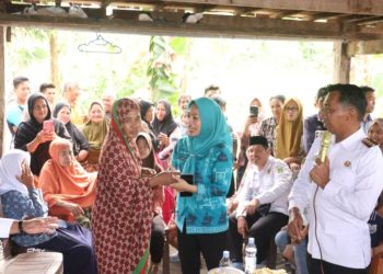 Bupati dan Ketua TP PKK Sidrap Turun Tangan Bantu Warga Bilokka Bangun Rumah Layak Huni