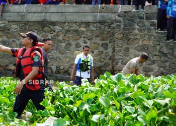 Aksi Bersih Eceng Gondok Warnai Peringatan Hari Juang TNI AD di Sidrap