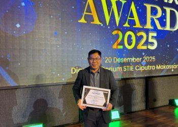 Dinobatkan Sebagai Pimpinan Perguruan Tinggi Terbaik, Rektor UMS Rappang Terima Penghargaan dari LLDIKTI Wilayah IX