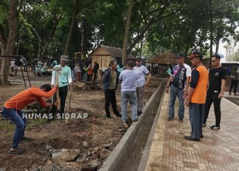 Kerja Bakti Bareng, Pemkab Sidrap Percantik Monumen Ganggawa