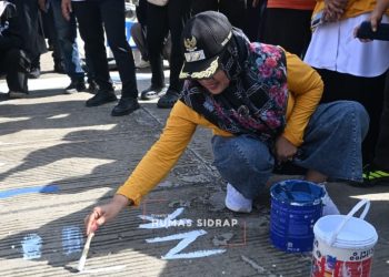 Jalur Beton 3 Km di Rappang Jadi Kanvas Ribuan Pelajar, Wabup Nurkanaah Ikut Berkarya