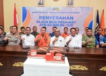 Gubernur Sulsel Saksikan Penyerahan Black Box Pesawat ATR 42-500 PK-THT