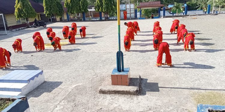 Dua sekolah SD desa Lombok latihan bersama