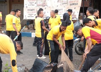 Bakti Sosial Bersih Bersih Pasar Polres Sidrap Sigap Turunkan Ratusan Personel