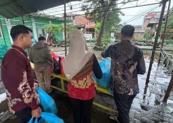 Manfaatkan Momen Ramadan, BRI Sidrap Berbagi Takjil Buka Puasa di Masjid Agung