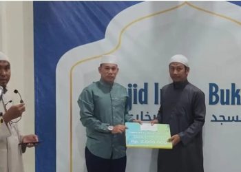 Safari Ramadan Malam Kelima, Wali Kota Parepare Serahkan Bantuan Amalia di Masjid Imam Bukhari