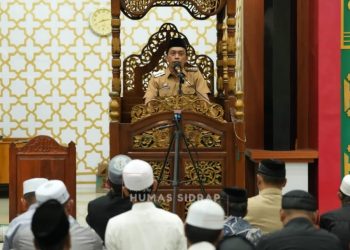 Bupati Paparkan Keberhasilan Ekonomi Sidrap saat Tarawih Berjamaah di Tanru Tedong
