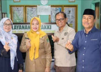 Wakil Bupati Sidrap Bersama Keluarga Tunaikan Zakat Fitrah di Baznas
