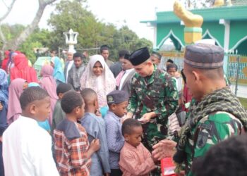Rayakan Idul Fitri di Papua Pegunungan, Satgas Yonif 521/DY Berbagi Kebahagiaan dengan Warga Walesi