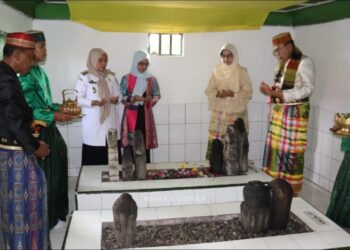 Didampingi Wabup Sidrap, Rombongan Pemkab Bone Ziarah Makam Raja Bone ke-10 di Tellu Limpoe