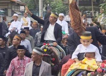 Merawat Kearifan Lokal, Bupati Sidrap Hadiri Hajatan Warga dengan Berkuda