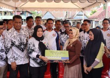 Wakil Bupati Sidrap Serahkan Santunan Rp150 Juta untuk Guru Korban Kebakaran