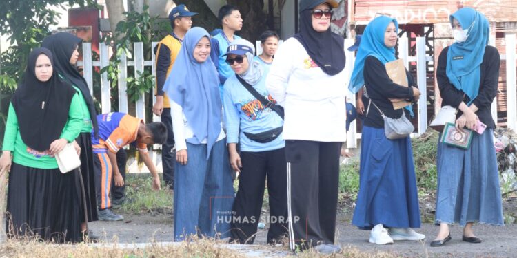 Pimpin Kerja Bakti di Panca Rijang, Wabup Nurkanaah Harap Berkelanjutan