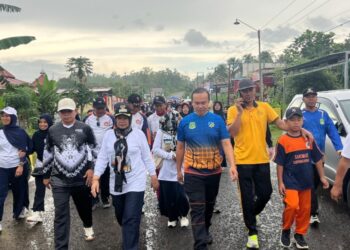 Gerak Jalan Santai di Pitu Riase, Perkokoh Kolaborasi Demi Kemajuan Pendidikan