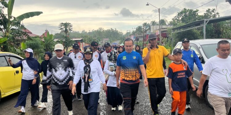 Gerak Jalan Santai di Pitu Riase, Perkokoh Kolaborasi Demi Kemajuan Pendidikan