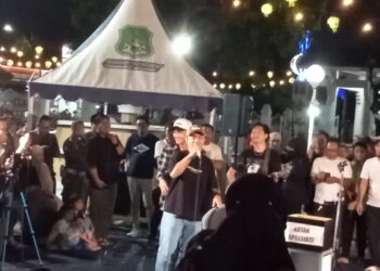 Tri Suaka Mendadak Ngamen di Rumah Jabatan Bupati Sidrap, Penonton Histeris Minta Lagu Bugis