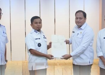 Penyerahan sertipikat aset Pemkot Parepare oleh BPN