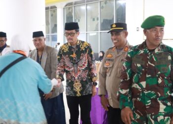 Lepas Jemaah Haji, Sekda Pinrang Tekankan Pentingnya Menjaga Kesehatan dan Kebersamaan